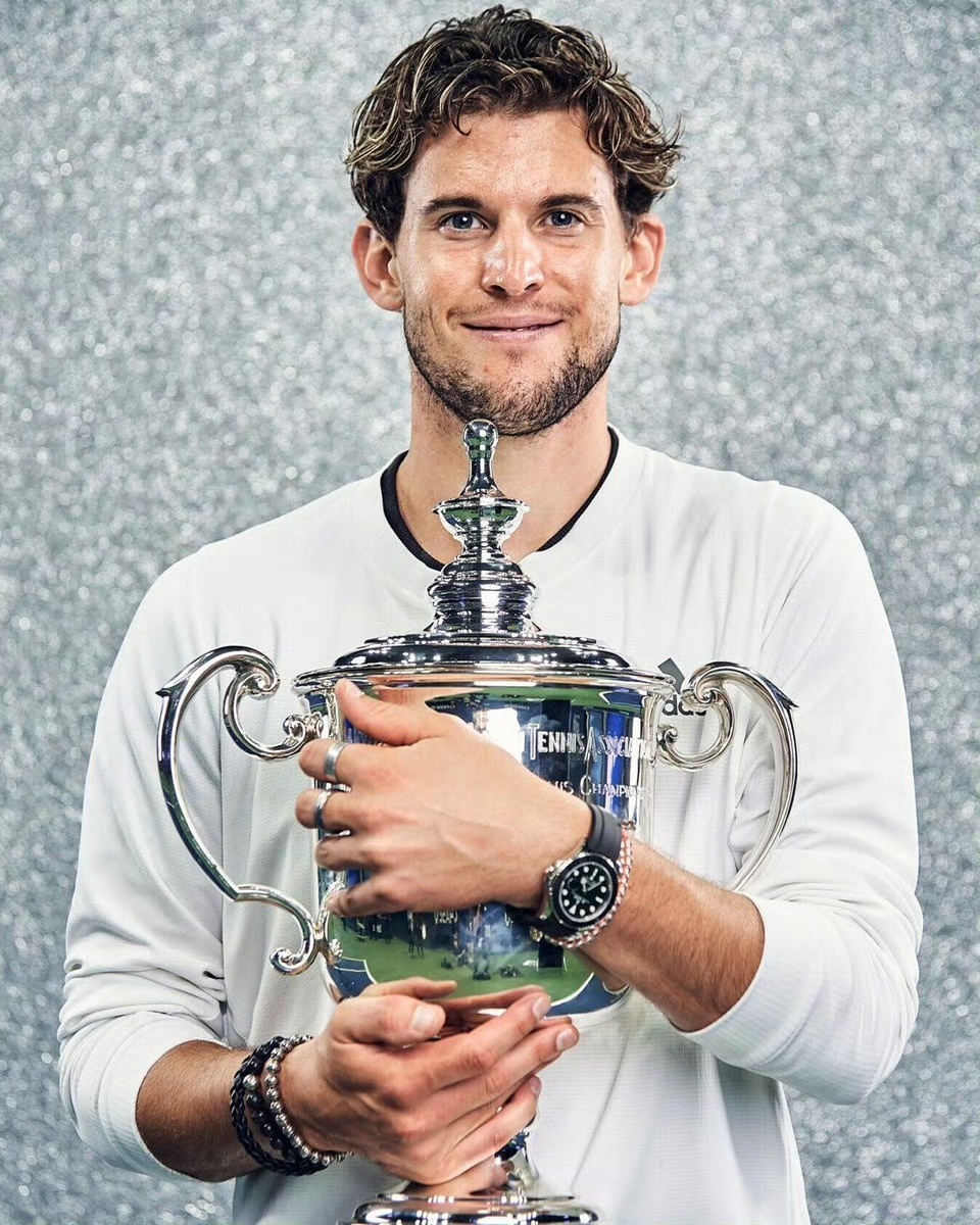 九游官网电脑版网页蒂姆回归赛场，关键助攻首场状态亮眼，曼联观众沸腾！的简单介绍