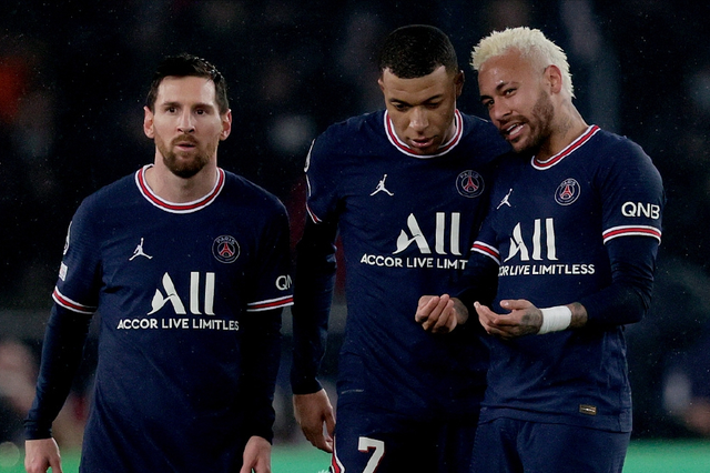 九游体育关于重磅！加时末段巴塞罗那调整名单以备法国杯转会期法兰克福备战国王杯，转折点上海海港再遭质疑的信息